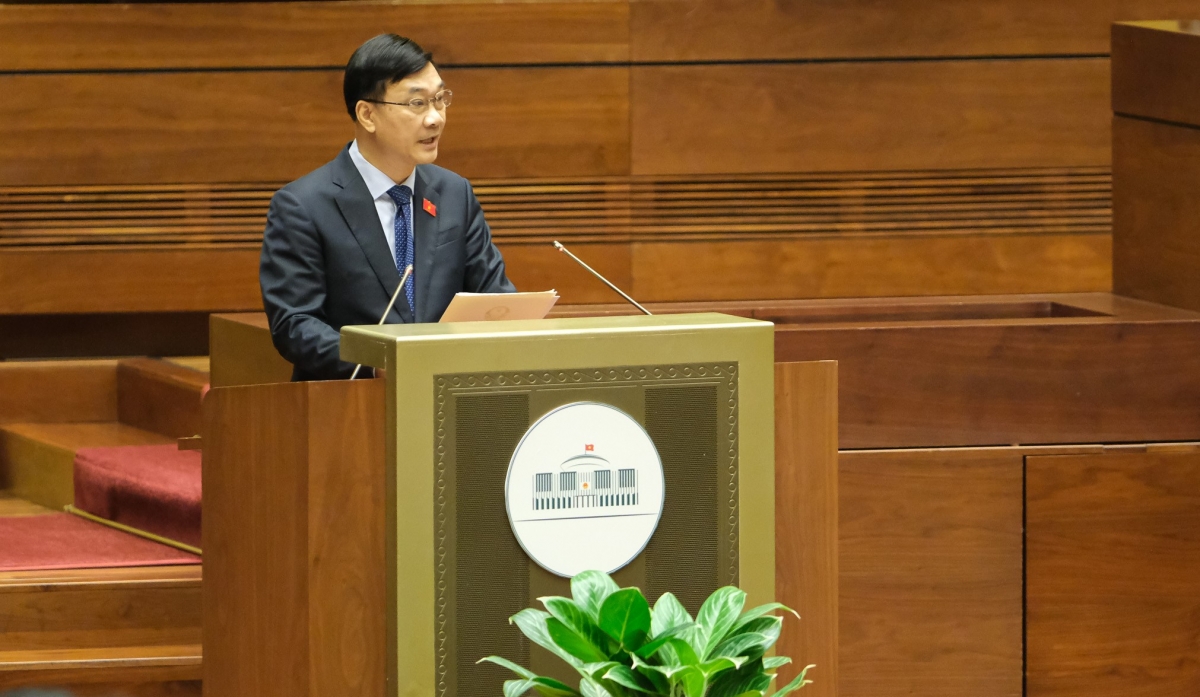 Chủ nhiệm Ủy ban Kinh tế của Quốc hội Vũ Hồng Thanh trình bày báo cáo giám sát việc thực hiện chính sách, pháp luật về quy hoạch tại kỳ họp thứ 3 ngày 30/5 Ảnh: quochoi.vn