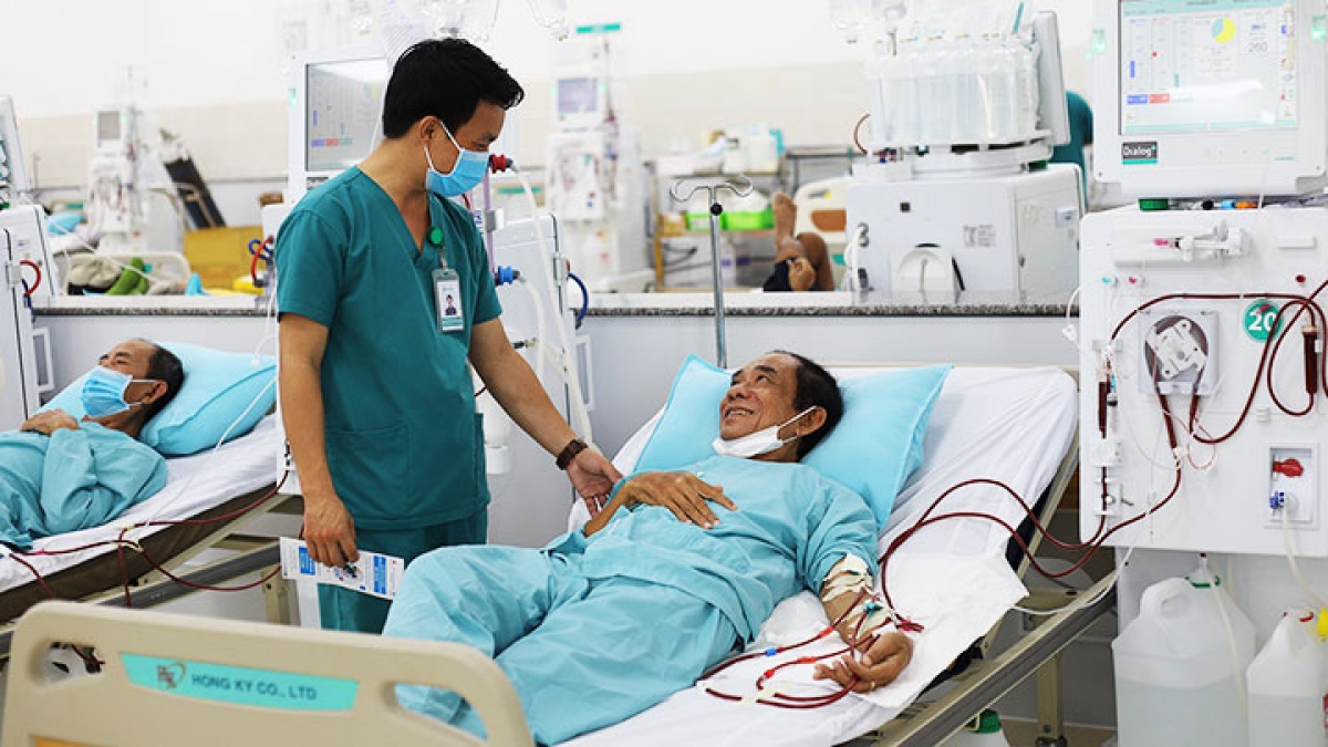 Thẻ BHYT giảm gánh nặng điều trị cho người bệnh