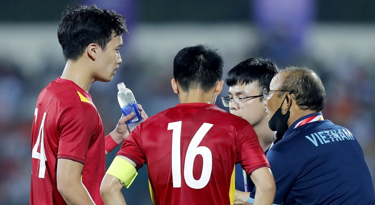Hoàng Đức và Hùng Dũng lại sắm vai người hùng? (Ảnh: VFF)