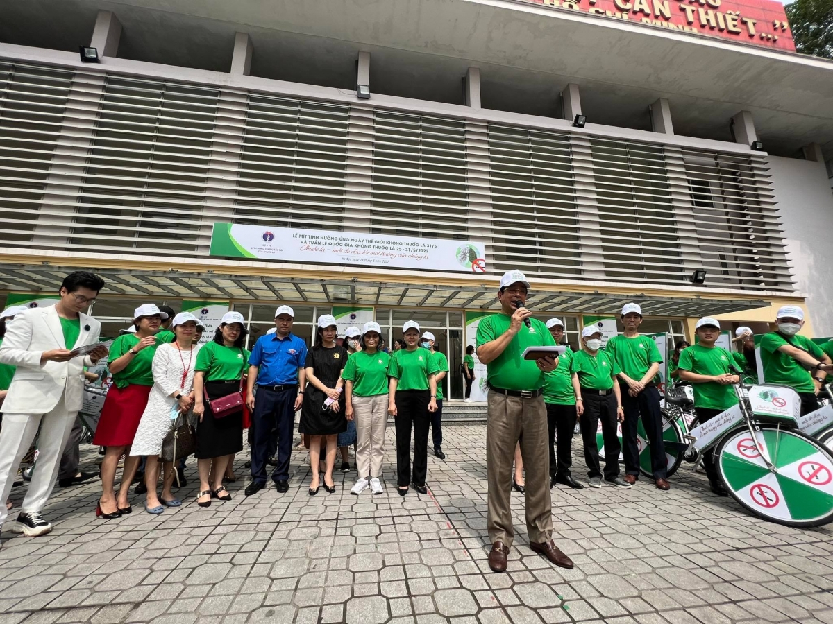 PGS.TS Lương Ngọc Khuê Cục trưởng Cục Quản lý Khám, chữa bệnh (Bộ Y tế), Giám đốc Quỹ Phòng, chống tác hại của thuốc lá tại buổi mít tinh sáng 28/5
