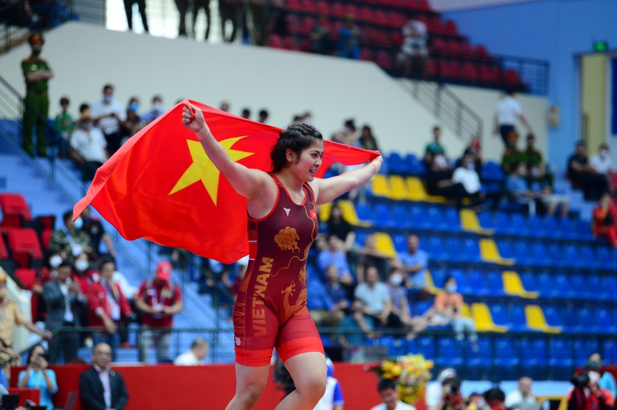 VĐV Lại Diệu Thương ăn mừng sau khi giành chiến thắng ở hạng 68kg