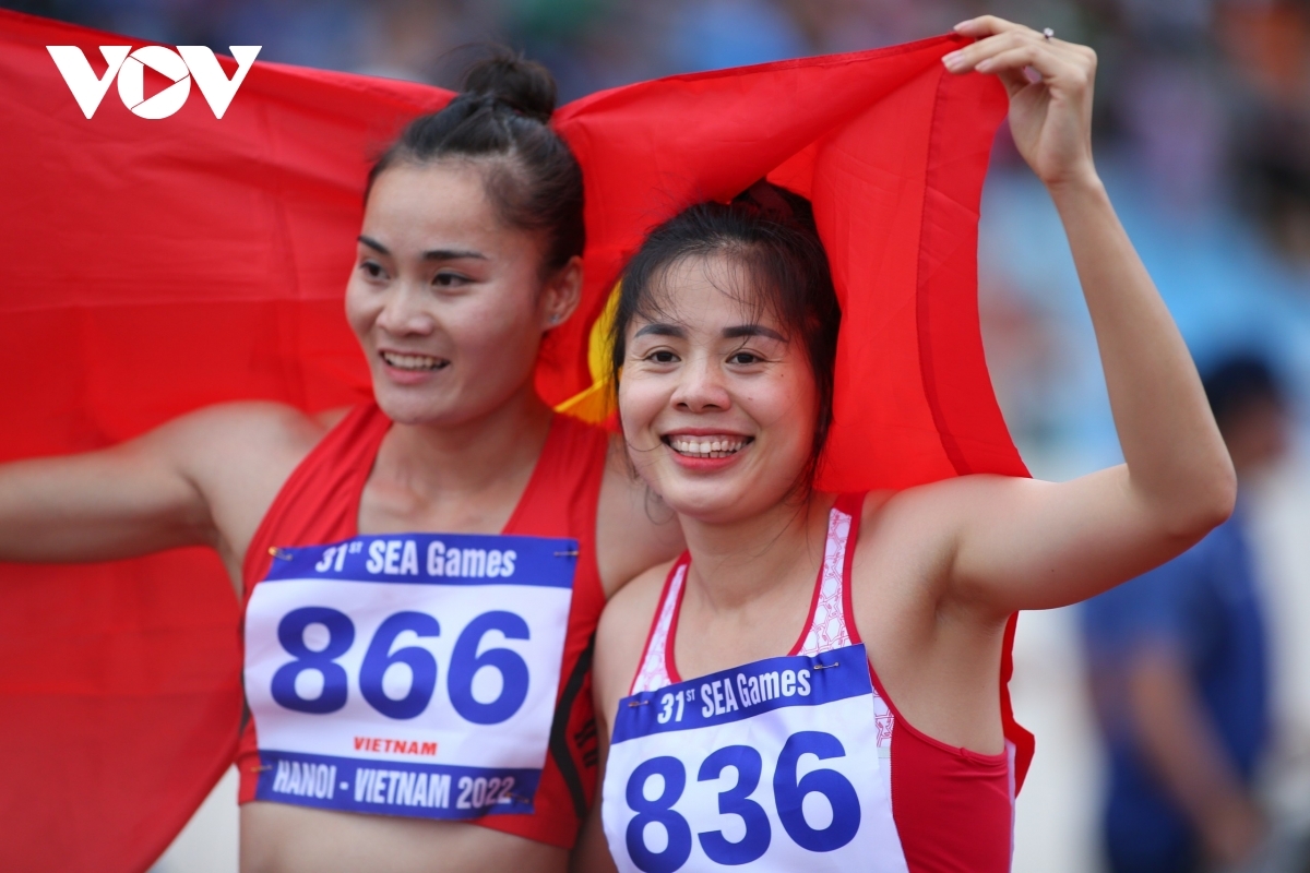 Nguyễn Thị Huyền giành HCV nội dung chạy 400m nữ. (Ảnh: Quang Trung).