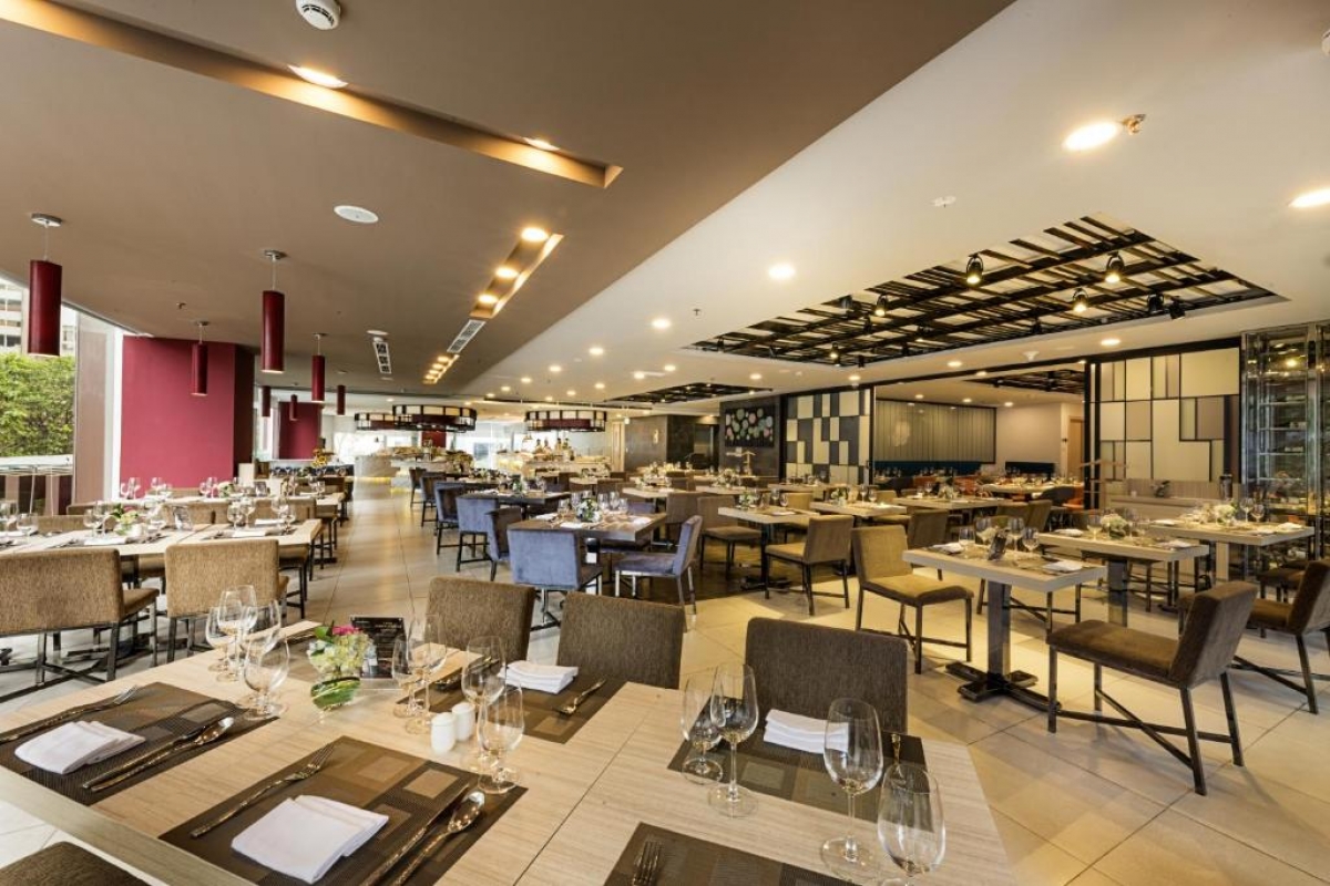 Phòng ăn của khách sạn Novotel Suites Hà Nội