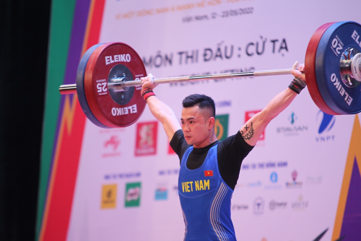 Lại Gia Thành lập kỷ lục SEA Games ở nội dung cử đẩy và thành tích tổng cử