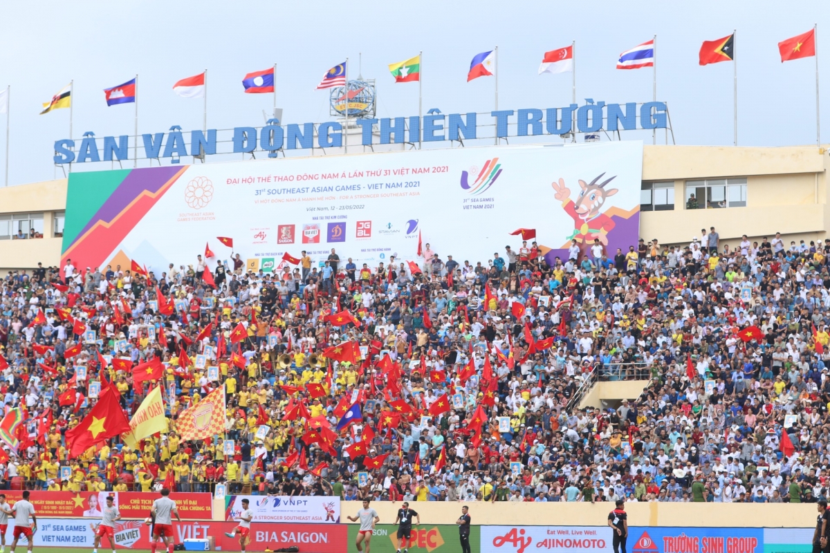 SVĐ Thiên Trường rực lửa trong những ngày tranh tài bảng B môn bóng đá Nam
