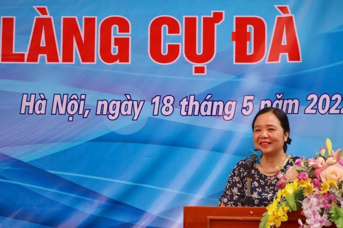TS Vũ Dương Thúy Ngà, nguyên Vụ trưởng Vụ Thư viện, Bộ VH-TT&DL, người sáng lập chương trình “Cùng bạn đọc sách: Nâng tầm trí tuệ Việt” bày tỏ sự cảm kích trước tinh thần hiếu đọc, hiếu học của người dân Cự Đà