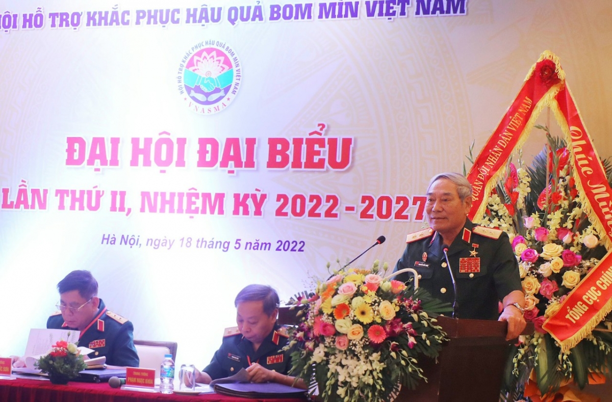 Trung tướng Nguyễn Đức Soát, Anh hùng lực lượng vũ trang nhân dân, nguyên Phó Tổng Tham mưu trưởng QĐND Việt Nam, Chủ tịch Hội Hội hỗ trợ khắc phục hậu quả bom mìn Việt Nam phát biểu khai mạc đại hội.
