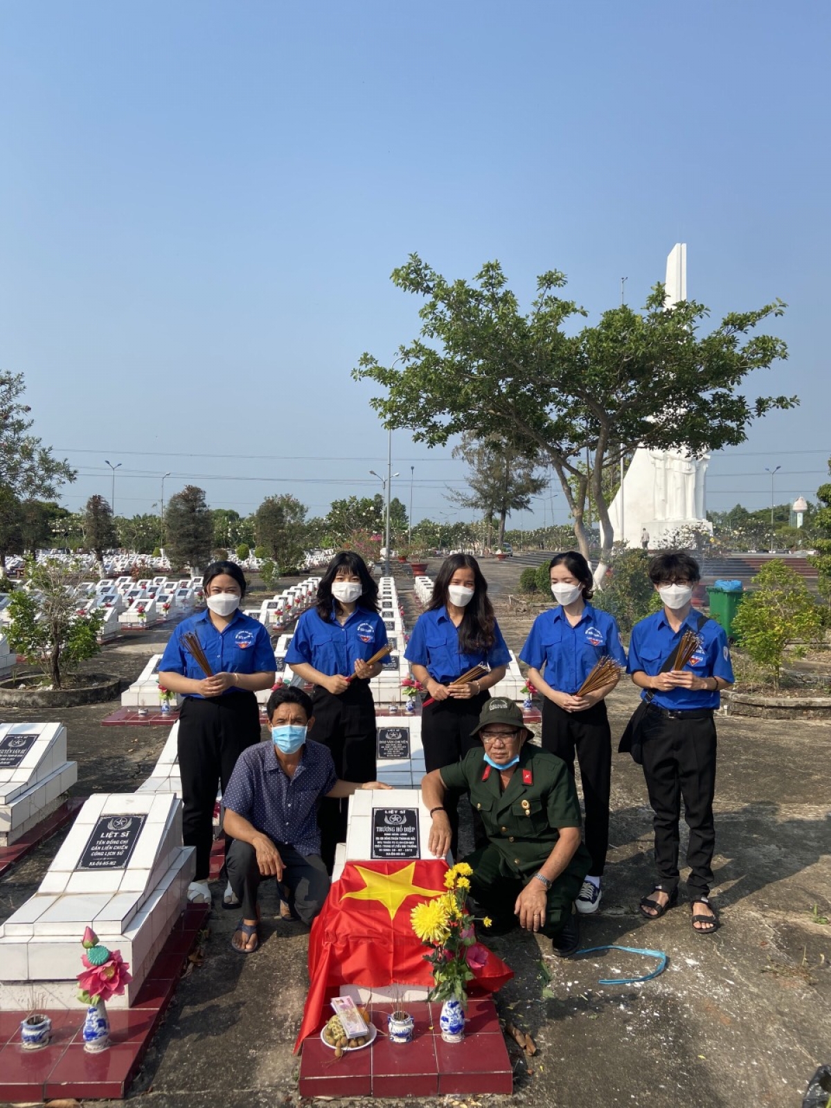 Một trong số các ngôi mộ được trả lại tên tại nghĩa trang Rạch Giá, Kiên Giang