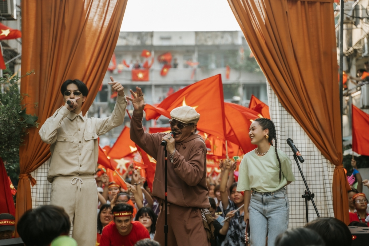 3 thế hệ nghệ sĩ cùng xuất hiện trong MV Đi Trong Mùa Hè