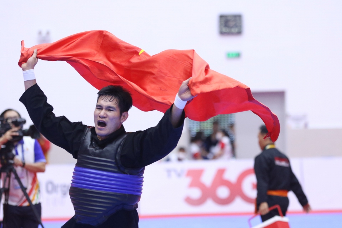 Nguyễn Duy Tuyến - HCV đối kháng pencak silat hạng 80-85kg nam