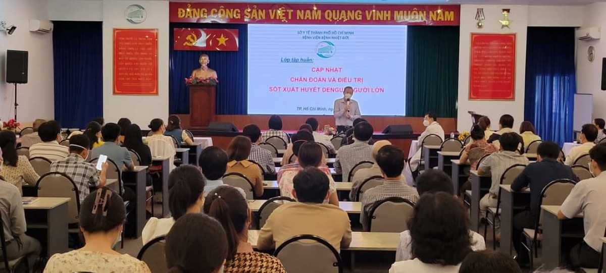 Tập huấn sốt xuất huyết tại Bệnh viện Nhiệt đới. Ảnh: Sở Y tế TPHCM.