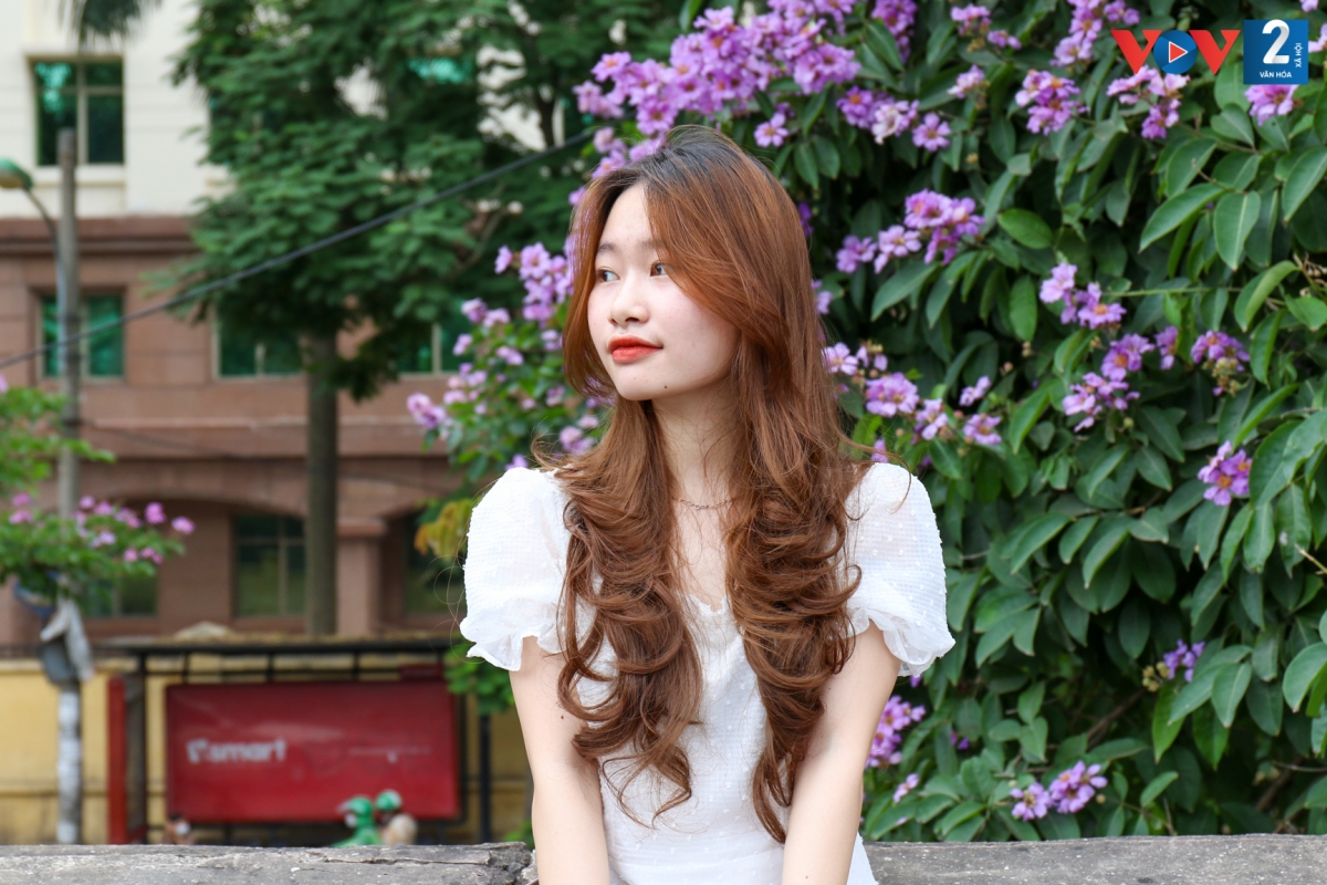 Không bỏ lỡ nhịp chuyển mình của thiên nhiên, nhiều bạn trẻ đã tìm đến khu vực này để check-in.