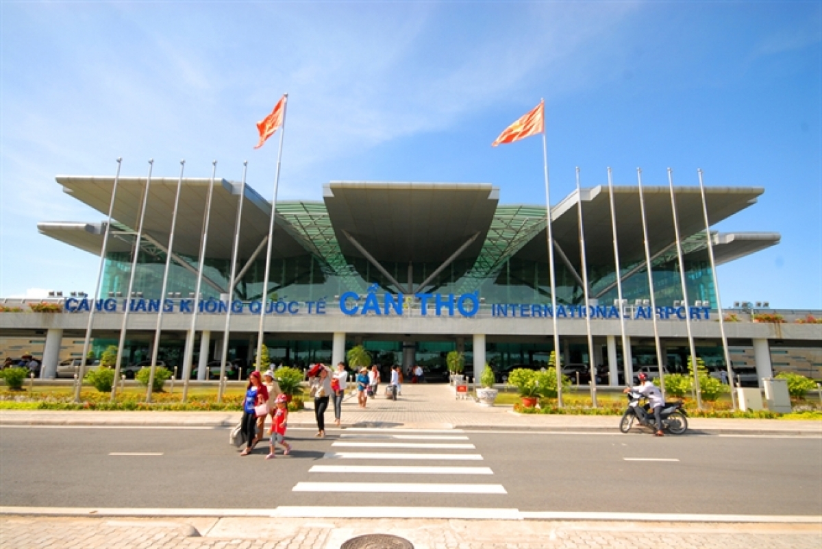 Đối với khách có hành lý ký gửi, có thể làm thủ tục gửi hành lý tại các quầy thủ tục đã được bố trí tại sân bay