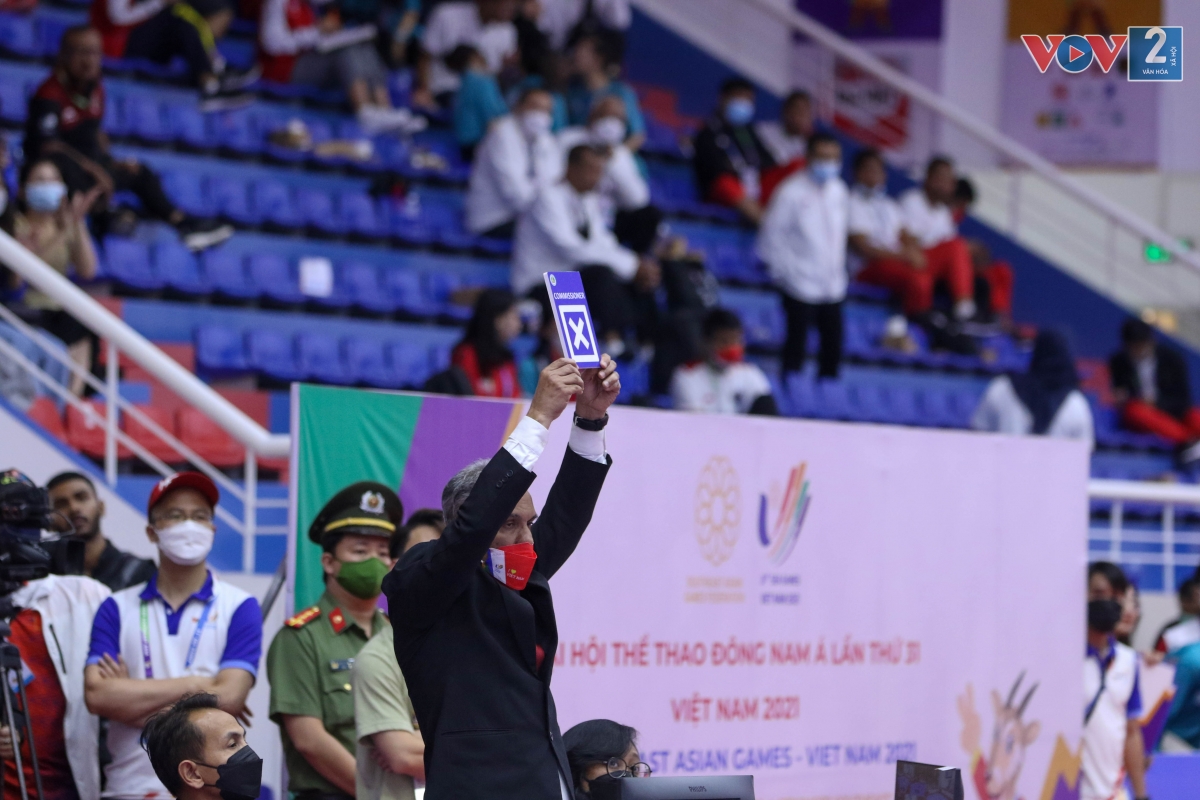 Không như bóng đá, các huấn luyện viên môn Silat có tối đa 2 quyền đề nghị sử dụng VAR khi không đồng ý với quyết định của trọng tài chính.