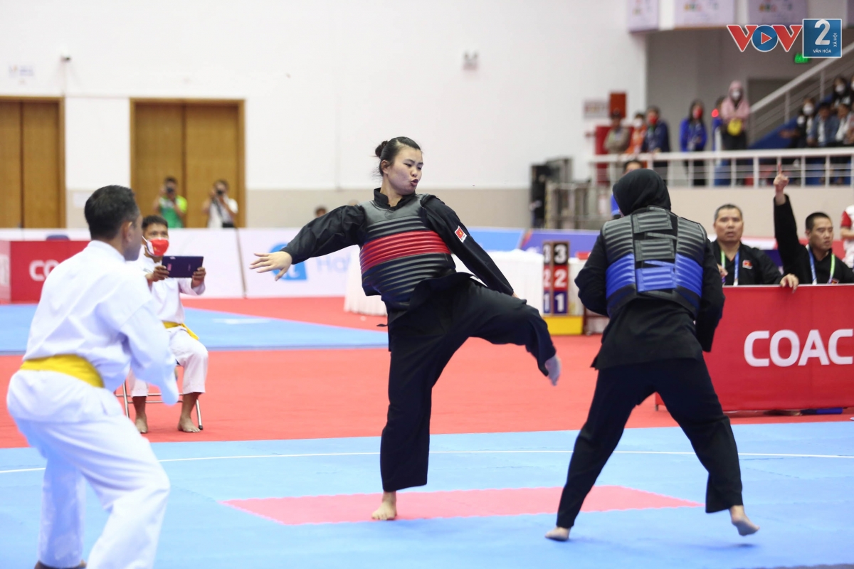Trong sáng nay 16/5 đã diễn ra những trận đấu chung kết đầu tiên của môn Pencak Silat tại SEA Games 31. Việt Nam có 3 võ sỹ xuất trận.