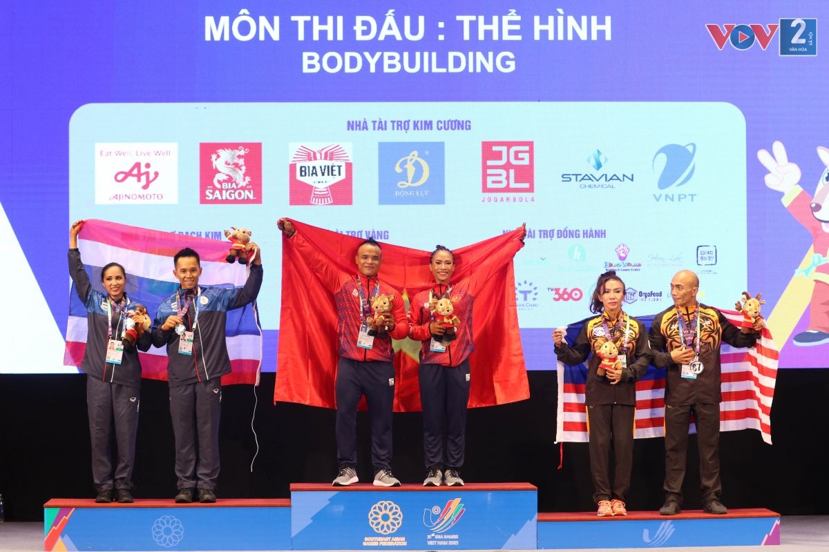 Chia sẻ sau khi giành tấm Huy chương Vàng nội dung đôi nam nữ, Trần Hoàng Duy Thuận cho biết "Hai anh em gắn bó với nhau cũng ba bốn năm rồi, hai anh em cũng thường xuyên thi đấu nội dung này ở các giải trong nước và hôm nay thật may mắn có nội dung đôi nam nữ, đó cũng là điểm mạnh của hai anh em nên có nội dung này hai anh em rất vui mừng"