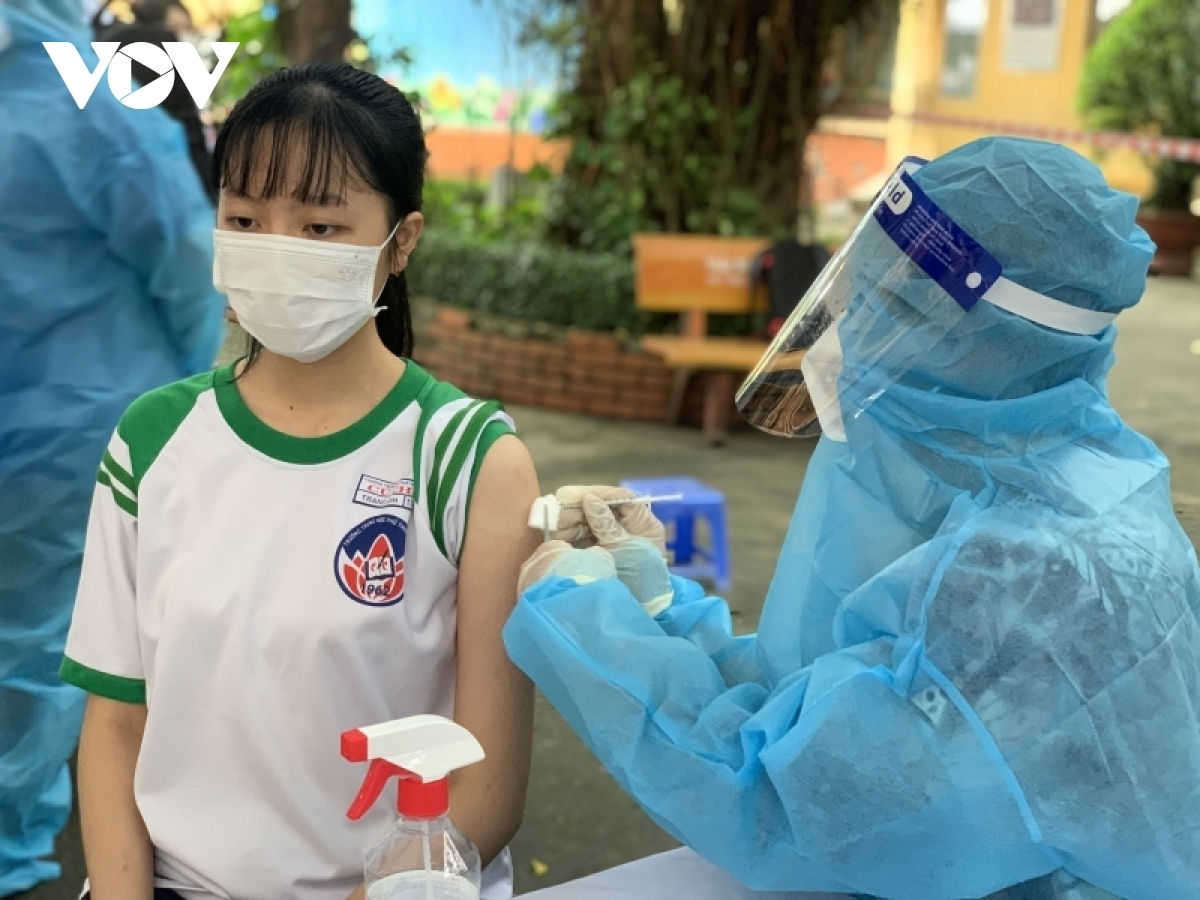 Nhóm tuổi từ 12-17 tỷ lệ tiêm mũi 3 vẫn còn thấp ở nhiều tỉnh thành