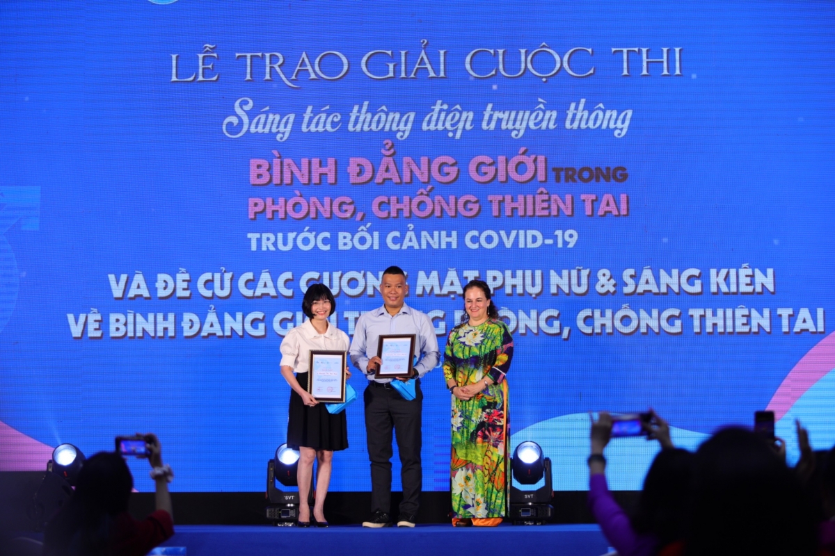 Đại diện tác giả hạng mục sáng tác thông điệp truyền thông "Bình đẳng giới trong phòng chống thiên tai trước bối cảnh dịch Covid-19"