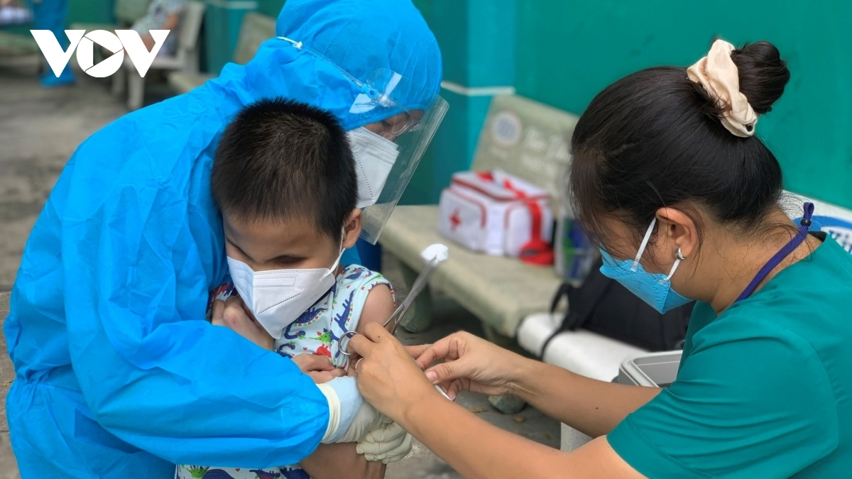 Tiêm vaccine phòng COVID-19 cho trẻ từ 5 - dưới 12 tuổi được coi là một trong những nhiệm vụ quan trọng của ngành trong năm 2022.