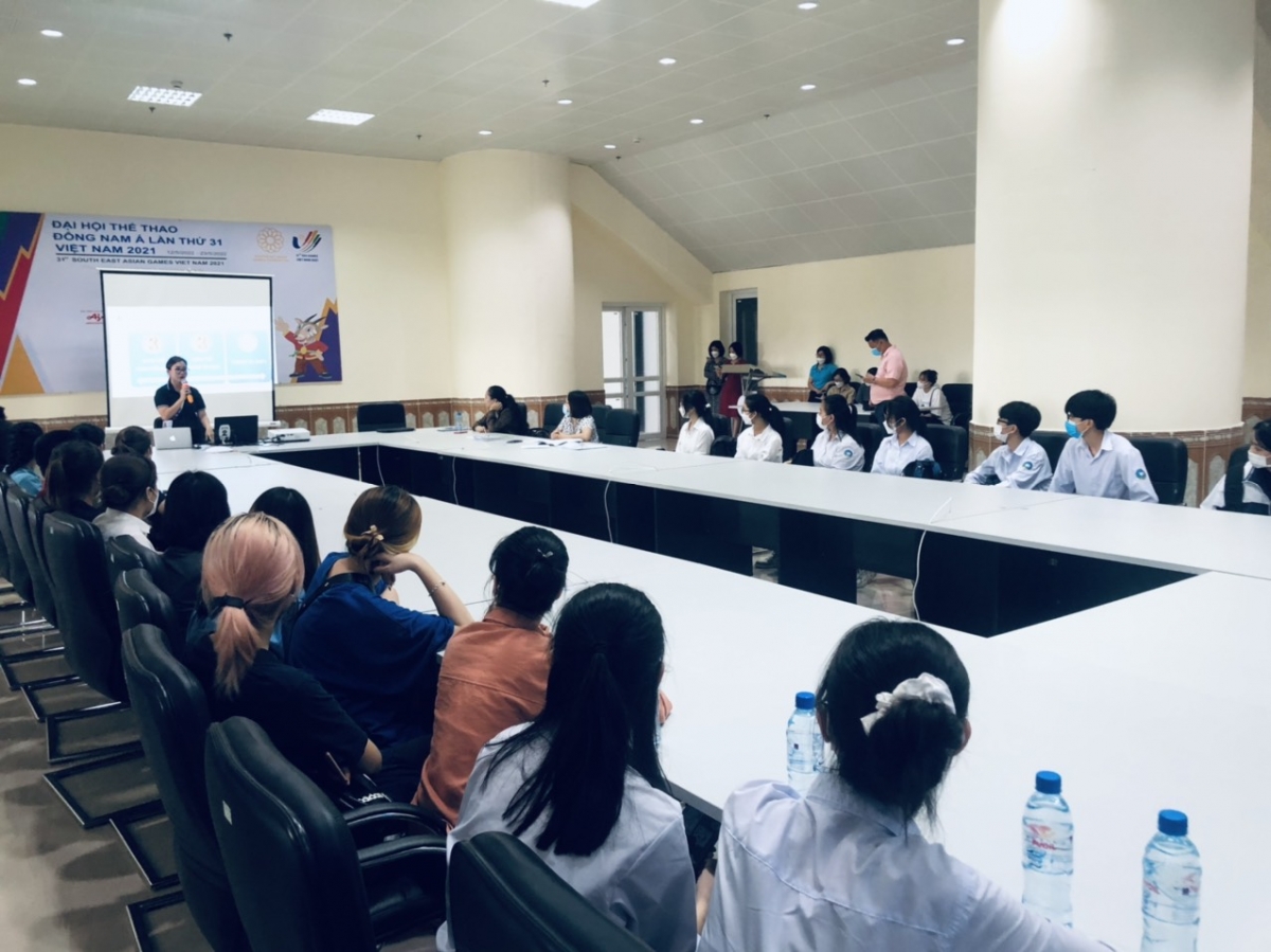 Tập huấn đội ngũ tình nguyện viên phục vụ môn futsal nam, nữ SEA Games 31