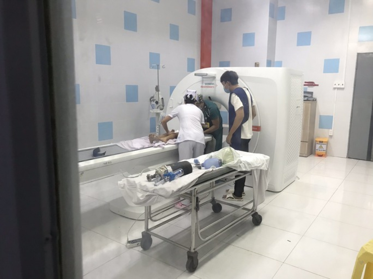 Tại Bệnh viện Nhi đồng 2 (TP HCM), bé T được chụp CT lần 2