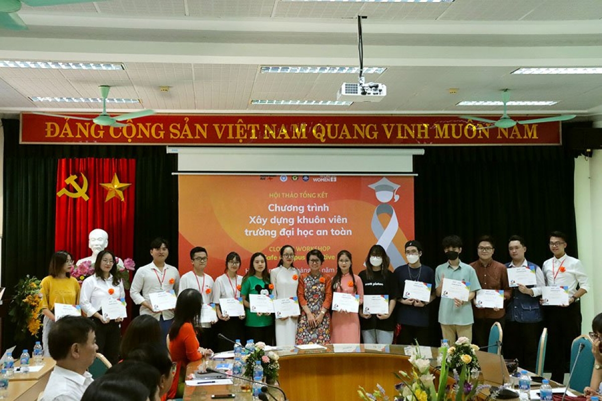 Các đại biểu tham dự Hội thảo