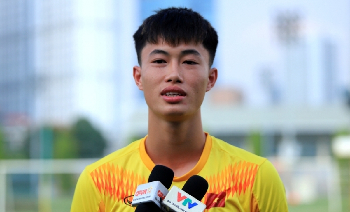 Tiền vệ Nguyễn Văn Trường