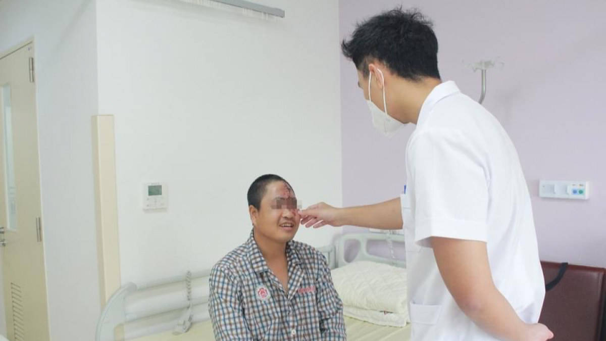 Sau phẫu thuật tái tạo lại khuôn mặt, sức khỏe của anh T. đang dần ổn định