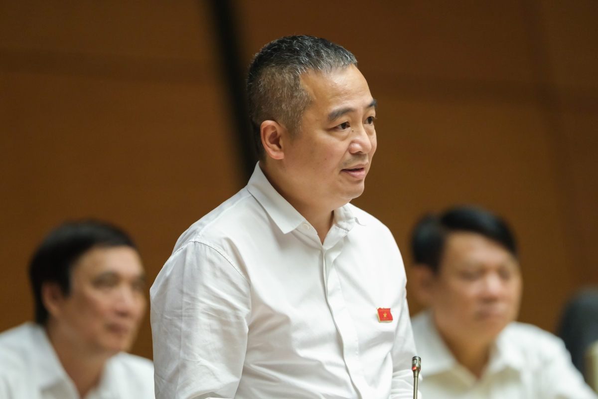 Đại biểu Nguyễn Lân Hiếu phát biểu tại hội trường kỳ họp thứ 3, Quốc hội khóa XV
Ảnh: quochoi.vn