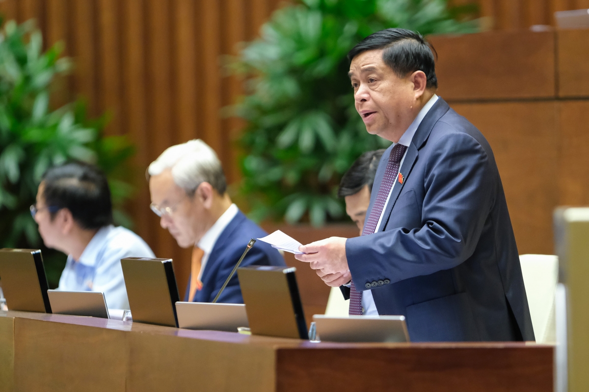 Bộ trưởng Bộ Kế hoạc và Đầu tư Nguyễn Chí Dũng tại phiên họp Quốc hội ngày 2/6/2022 Ảnh: quochoi.vn