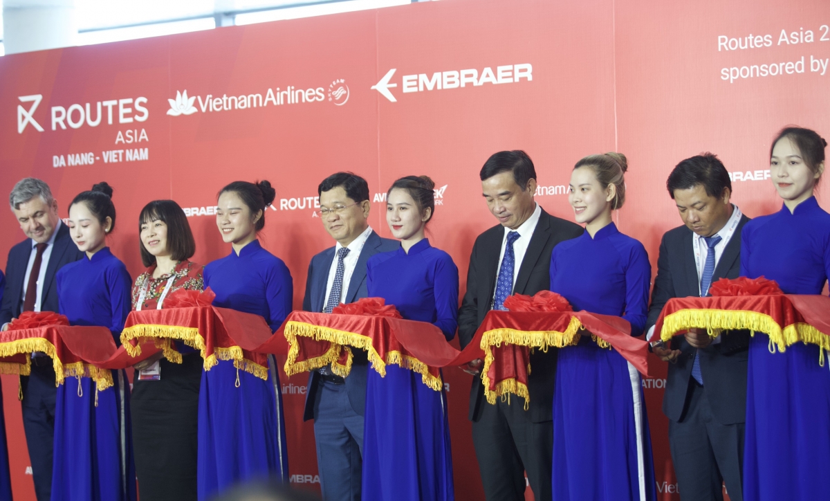 Cắt băng khai mạc Diễn đàn Phát triển đường bay Châu Á 2022