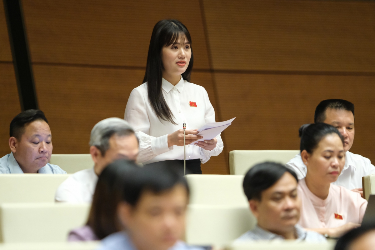 Đại biểu Vương Thị Hương (đoàn ĐBQH tỉnh Hà Giang) Ảnh: quochoi.vn