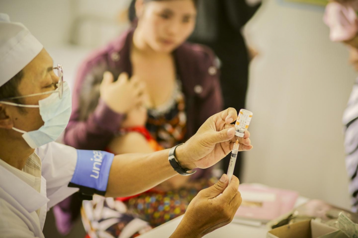 Trẻ em là đối tượng chịu nhiều ảnh hưởng nhất do trì hoãn tiêm vaccine