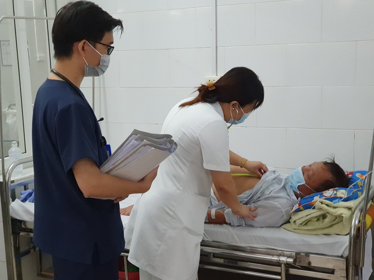 Các triệu chứng sốt rét không điển hình rầm rộ, dễ gây nhầm với các bệnh khác như cảm cúm, Covid-19, sốt xuất huyết, hay nhiễm trùng tiết niệu,…