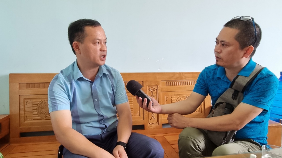 Ông Hoàng Ngọc Thấm trả lời phóng viên VOV2