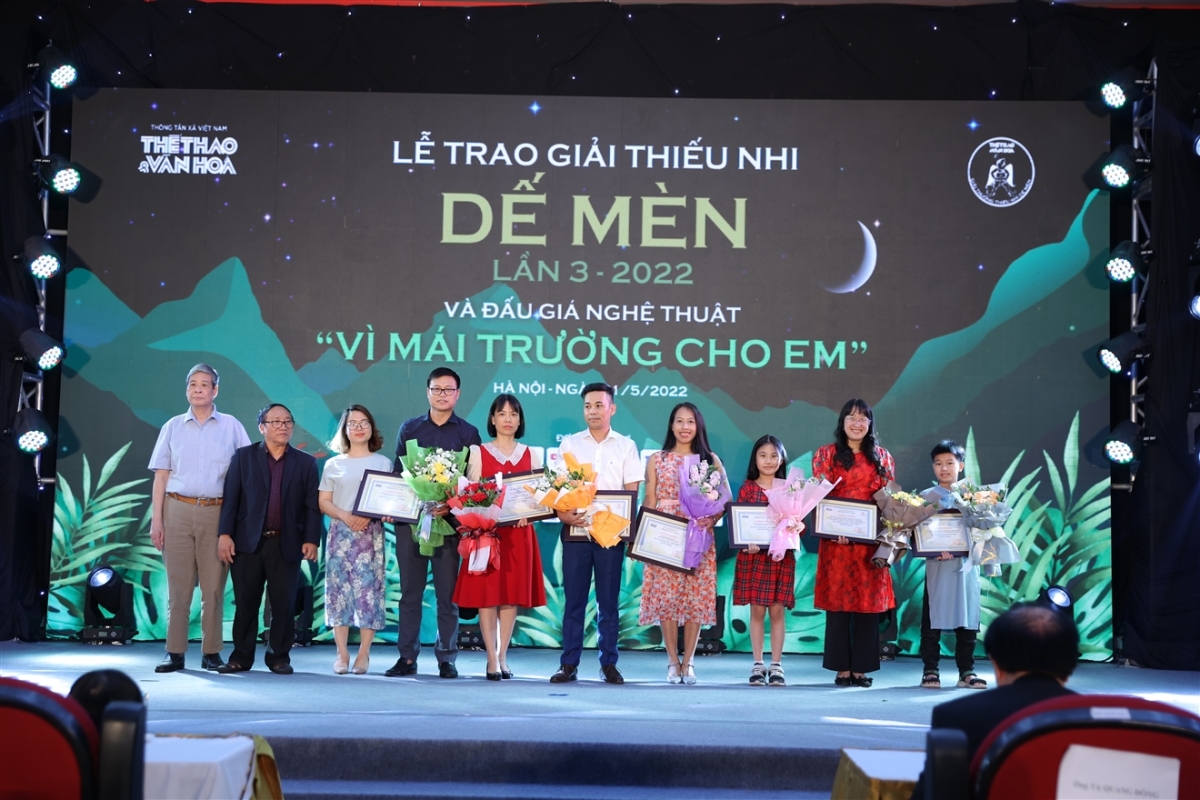 8 tác giả vào Vòng Chung kết - chấm điểm của Giải Dế Mèn đã chọn ra 5 tác phẩm trao giải Khát vọng Dế Mèn