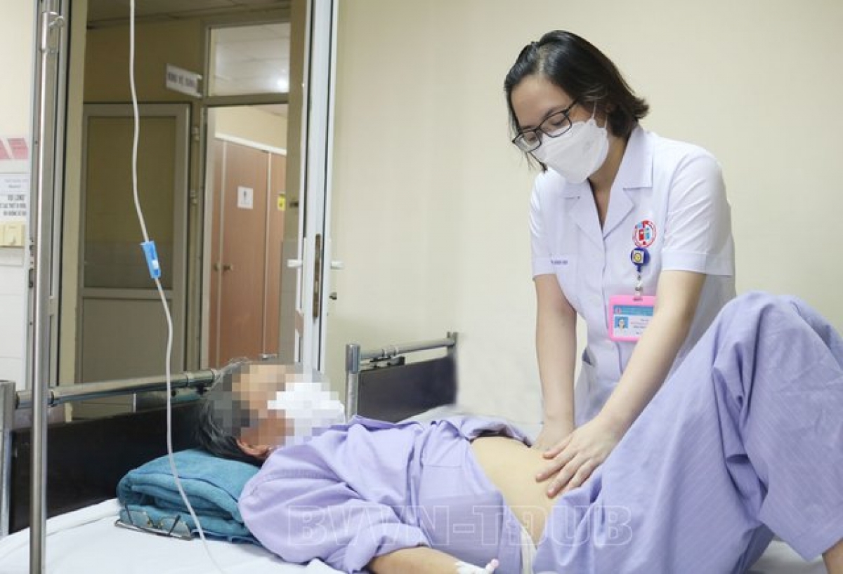 Bệnh nhân tăng men gan cao gấp 50 lần do dùng thuốc "gia truyền" chữa nhiệt miệng