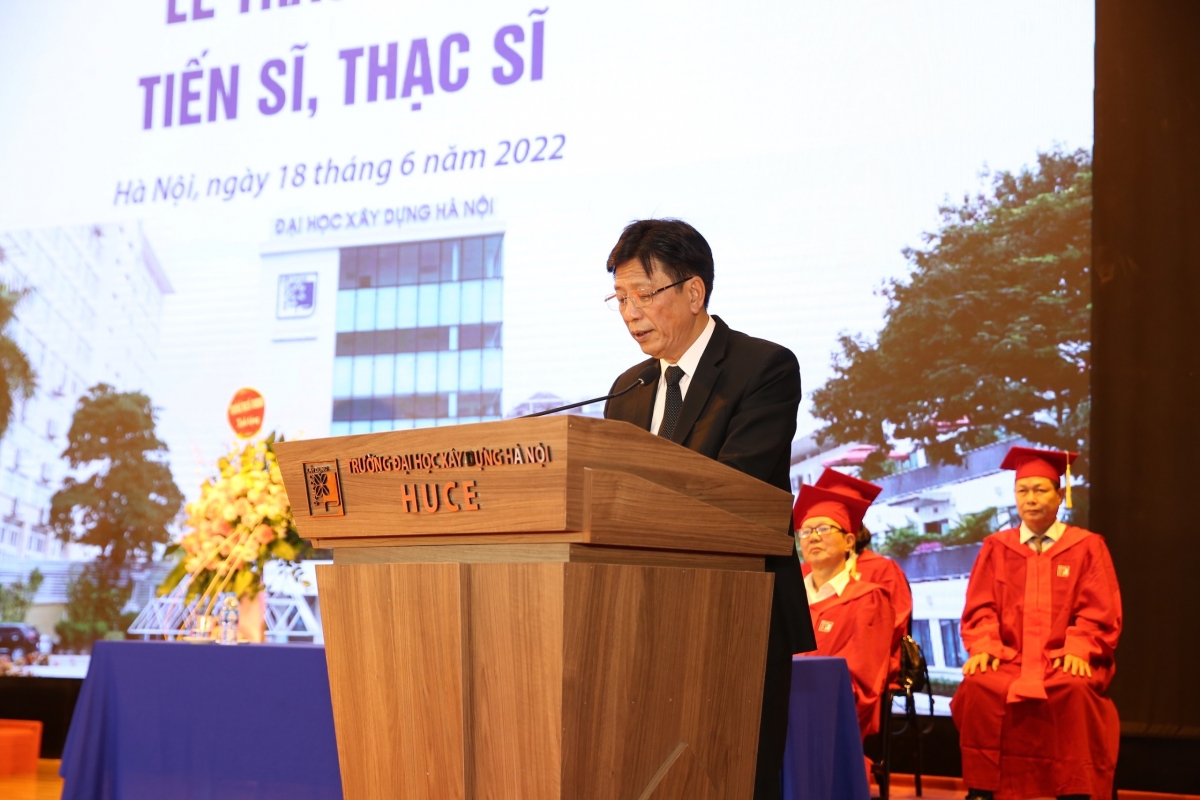 PGS.TS Phạm Duy Hòa - Hiệu trưởng Trường ĐH Xây dựng Hà Nội phát biểu tại Lễ trao bằng Tiến sỹ, thạc sỹ