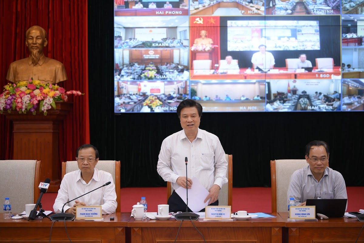 Thứ trưởng Bộ Giáo dục và Đào tạo Nguyễn Hữu Độ phát biểu