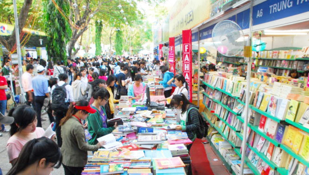 Hội sách Hà Nội năm 2019 khi chưa xảy ra dịch Covid-19 thu hút đông đảo công chúng tham gia Ảnh: Internet
