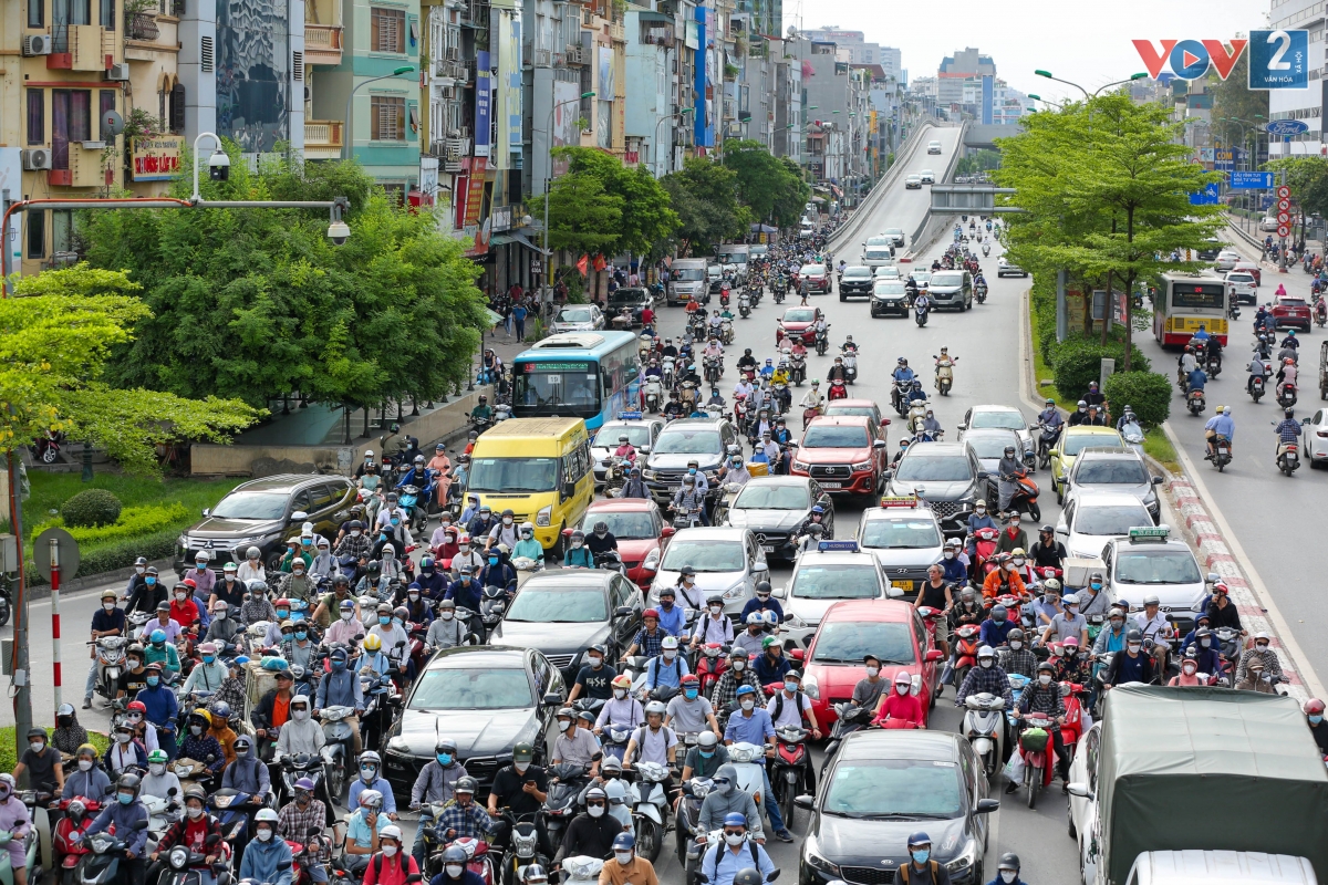 UBND TP. Hà Nội thí điểm phân luồng lại một số nút giao hay ùn tắc từ ngày 18/6, sau gần một tháng tổ chức đếm phương tiện.