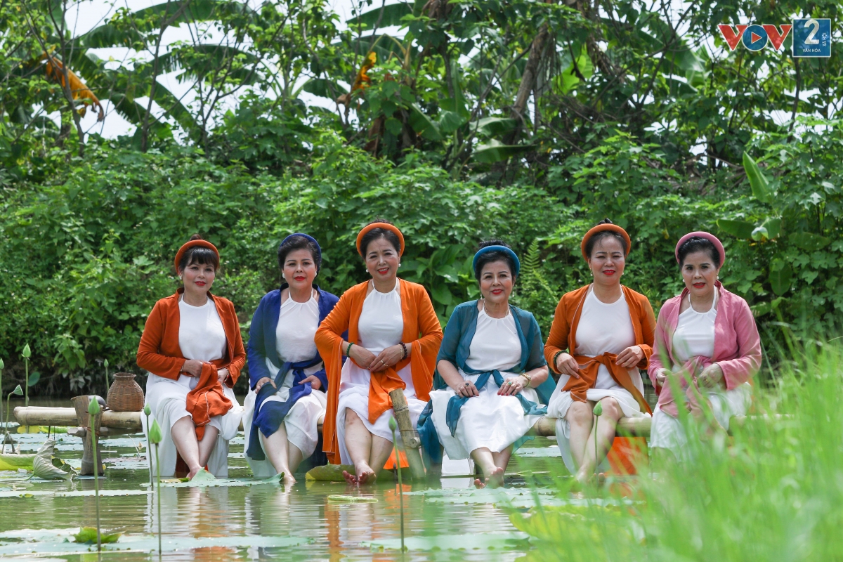 Trung bình một ngày, lượng khách tới đây khoảng 20-30 người, dịp cuối tuần có thể lên đến hàng trăm người đến tham quan chụp ảnh.