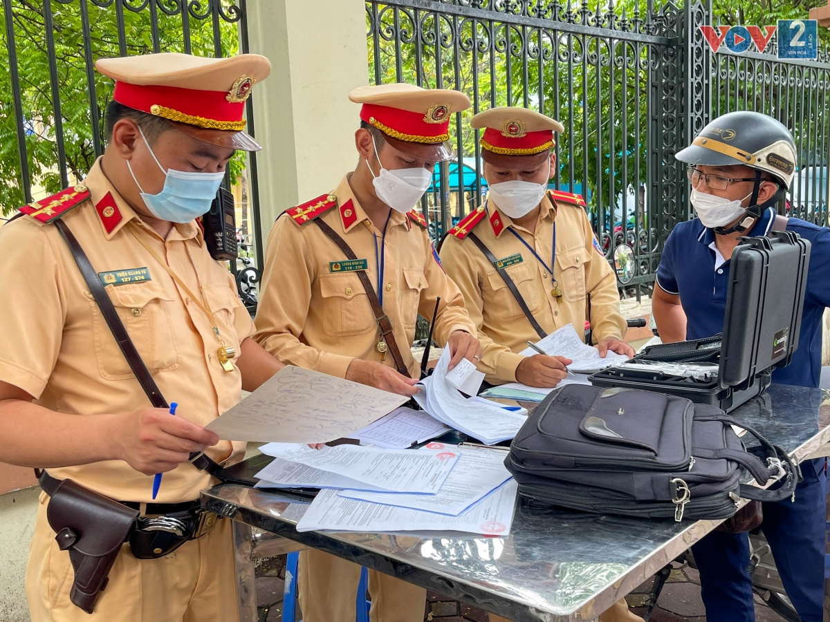 Nhằm đẩy lùi vi phạm và những nguy cơ tai nạn giao thông, Phòng CSGT Công an TP Hà Nội đã bố trí các Tổ tuần tra, các Đội CSGT phụ trách địa bàn. Bên cạnh công tác tuyên truyền sẽ tăng cường tuần tra kiểm soát, kiểm tra chuyên đề vi phạm về nồng độ cồn để kịp thời ngăn chặn, xử lý nghiêm các trường hợp vi phạm. Qua đó, góp phần đảm bảo trật tự an toàn giao thông, phòng ngừa tai nạn giao thông đáng tiếc xảy ra.