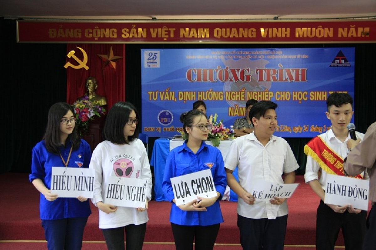 Hoạt động tư vấn, hướng nghiệp tại Trường THPT M.V.Lômônôxốp