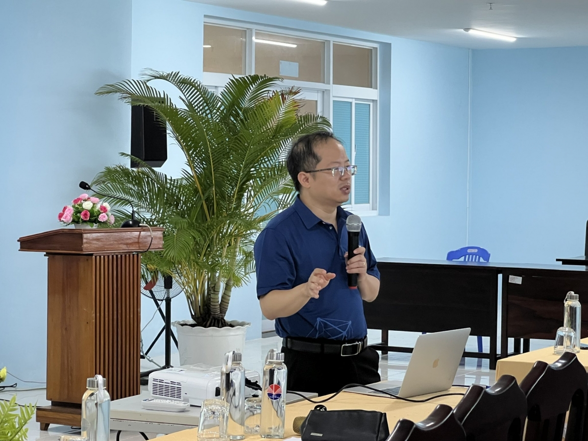 TS Ngô Hoàng Long giảng viên Toán trường ĐH Sư phạm Hà Nội