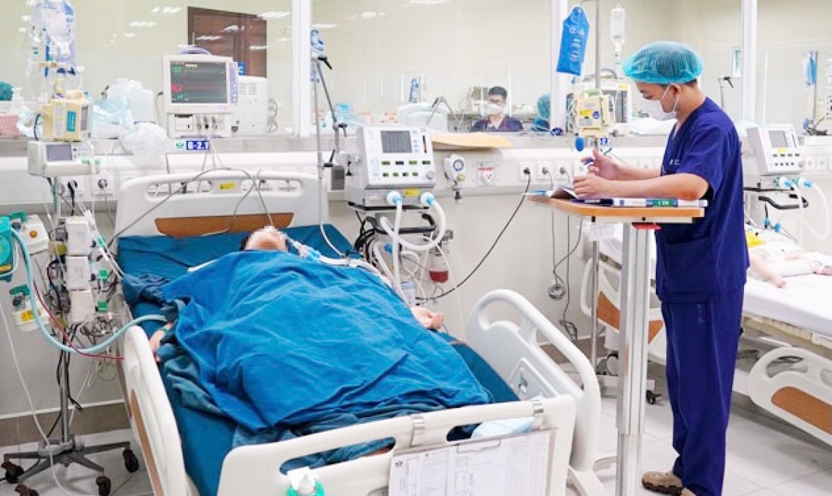 Bệnh nhi đuối nước được điều trị tại Khoa Điều trị tích cực nội khoa, Bệnh viện Nhi trung ương.