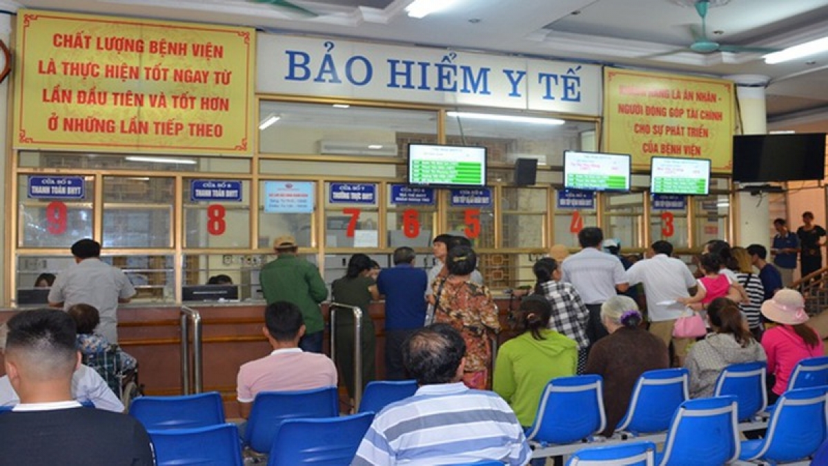 Thực hiện khảo sát sự hài lòng của người bệnh nhằm nâng cao chất lượng phục vụ. Ảnh minh họa