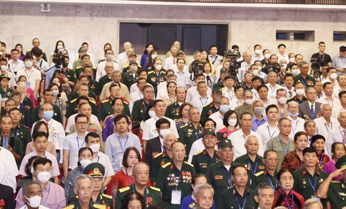 Các đại biểu là người có công tiêu biểu toàn quốc tại Lễ kỷ niệm 75 năm Ngày Thương binh - Liệt sĩ - Ảnh kt