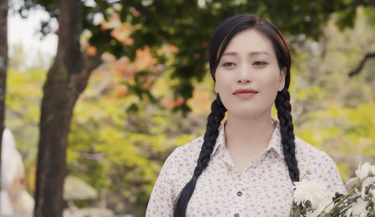 Quán quân Sao Mai 2013 Huyền Trang ra mắt MV "Khát vọng Trường Sơn" đúng dịp 27/7