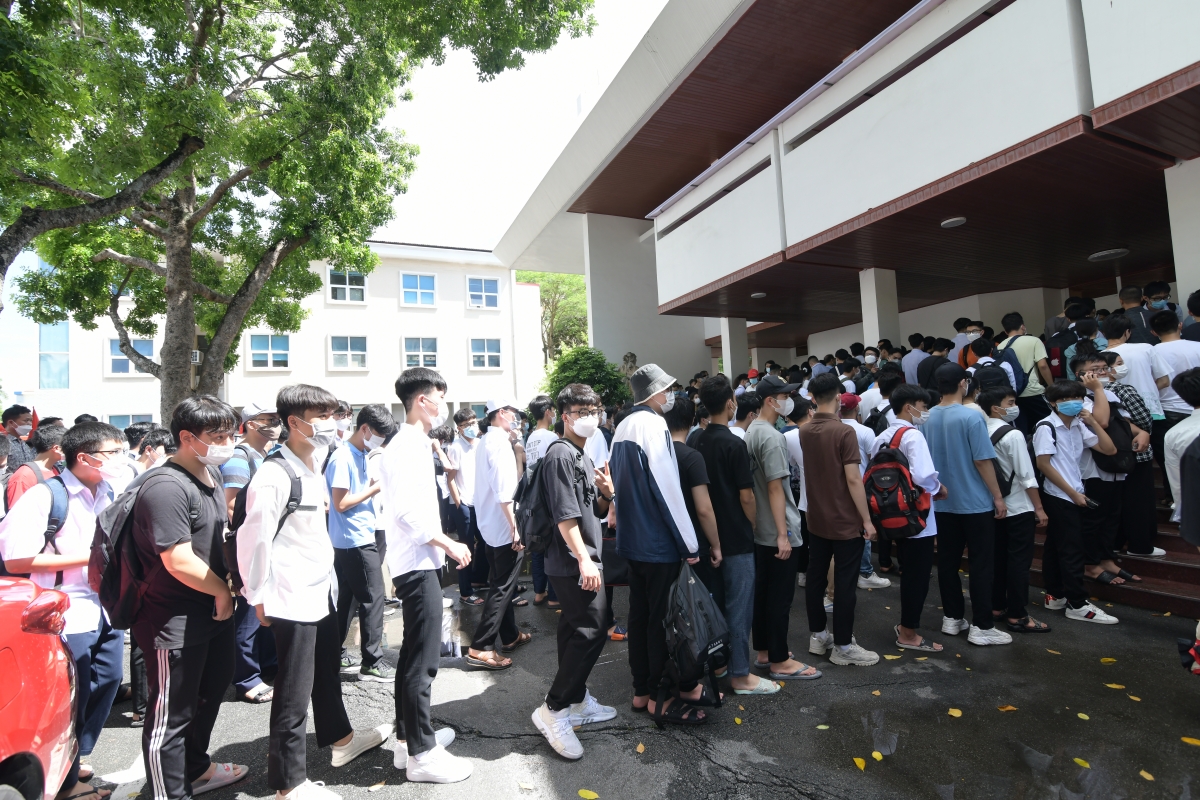 Tại thành phố Hải Phòng, điểm thi được tổ chức tại Trường ĐH Hàng Hải Việt Nam với 1695 thí sinh dự thi 